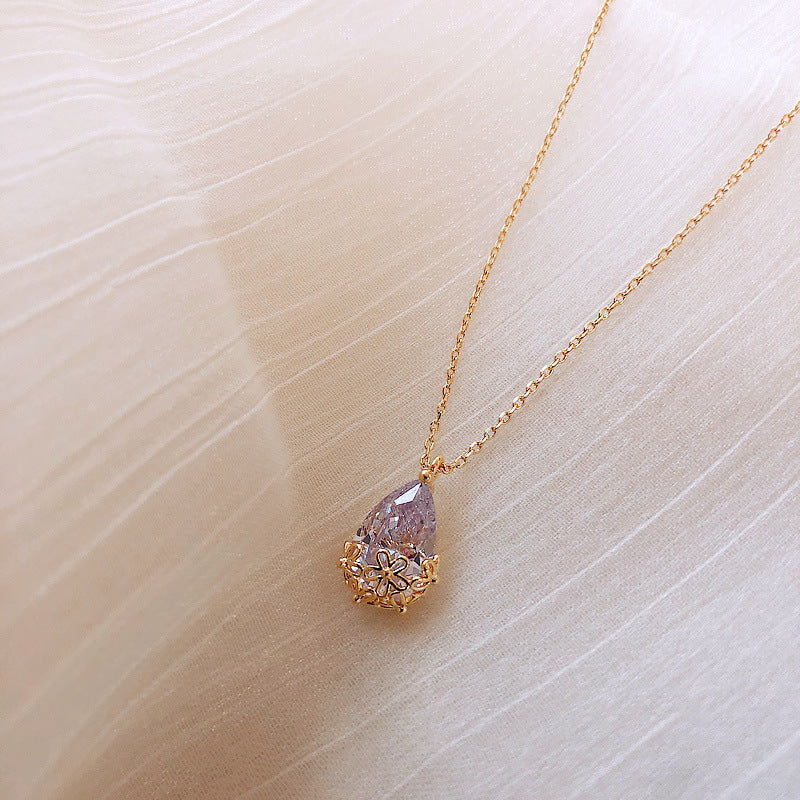 LANZA NECKLACE 
Crystal Water Drop Pendant Necklace