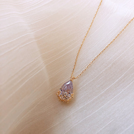 LANZA NECKLACE 
Crystal Water Drop Pendant Necklace