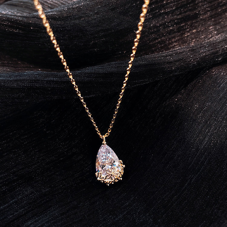 LANZA NECKLACE 
Crystal Water Drop Pendant Necklace