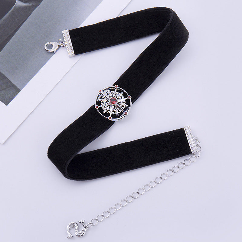 LANZA NECKLACE 
Fashion Personality Women's Black Short Clavicle Chain