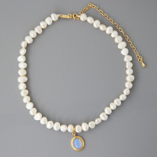 LANZA NECKLACES 
Round Medal Pearl Necklace Irregular Pearl